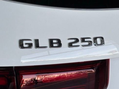 Used 2026 Mercedes-Benz GLB 250 4MATIC image 4