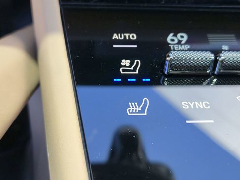 New 2025 Porsche Cayenne image 27