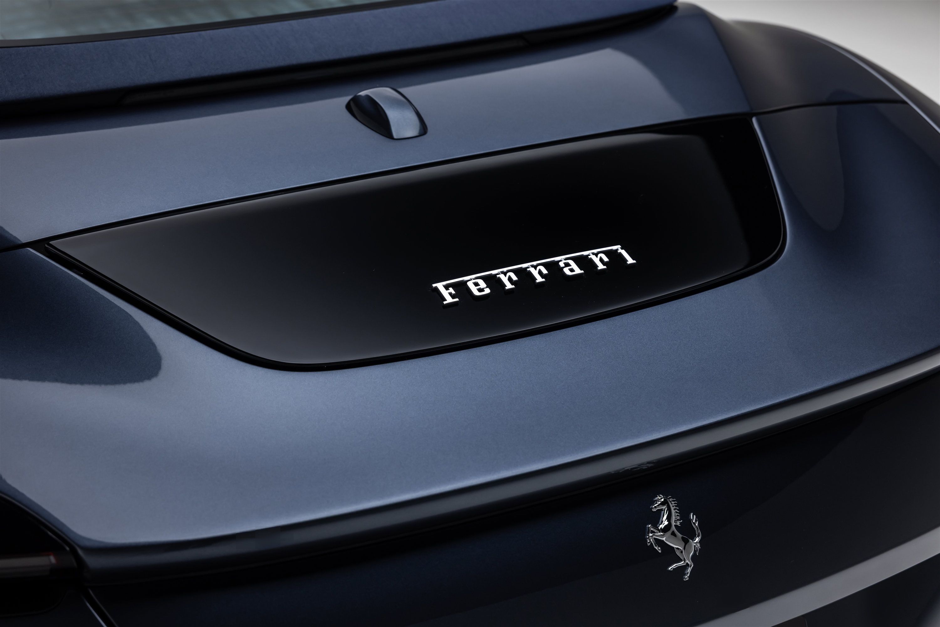 Certified 2025 Ferrari Roma Spider RWD image 21