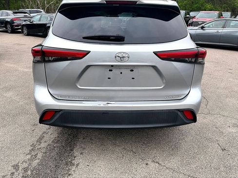 Used 2021 Toyota Highlander XLE AWD/4WD image 7