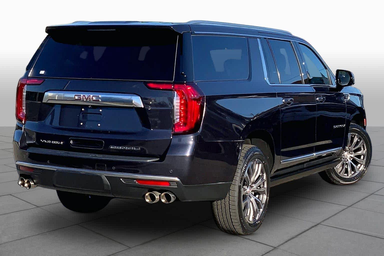 Used 2023 GMC Yukon XL Denali AWD/4WD image 13