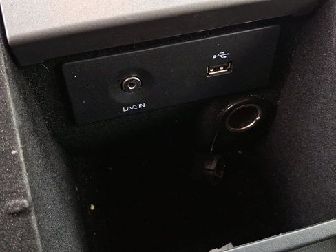 Used 2017 Ford Taurus SE image 24