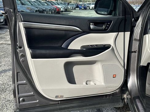 Used 2019 Toyota Highlander Limited Platinum image 21