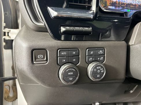 Used 2024 Chevrolet Silverado 2500 High Country w/ High Country Premium Package AWD/4WD image 14