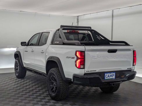 Used 2025 Chevrolet Colorado ZR2 w/ Midnight Edition AWD/4WD image 4
