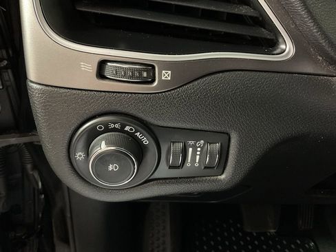 Used 2020 Jeep Cherokee Latitude Plus w/ Cold Weather Group image 25