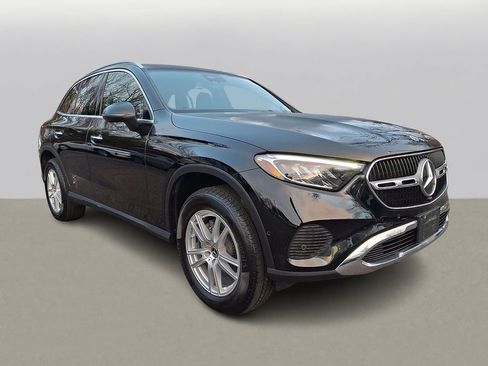 Used 2023 Mercedes-Benz GLC 300 4MATIC image 3