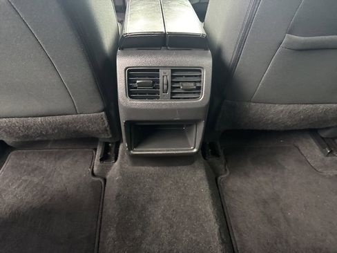 Used 2024 Nissan Rogue S image 32