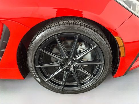 Used 2025 Toyota GR86 Premium RWD image 33