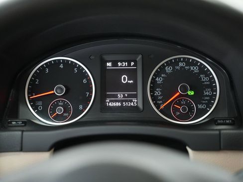 Used 2015 Volkswagen Tiguan SEL image 16