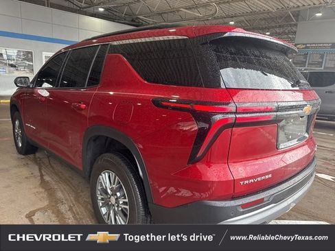 Certified 2025 Chevrolet Traverse LT w/ Driver Confidence Package image 5