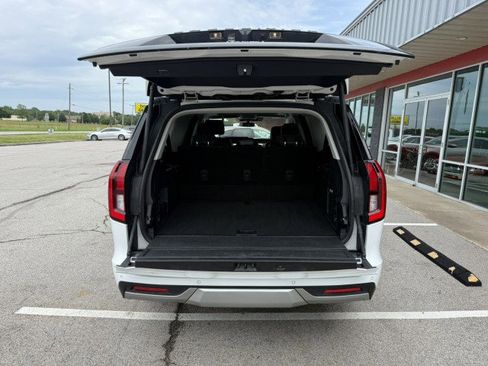 Used 2025 Ford Expedition Max Platinum AWD/4WD image 13