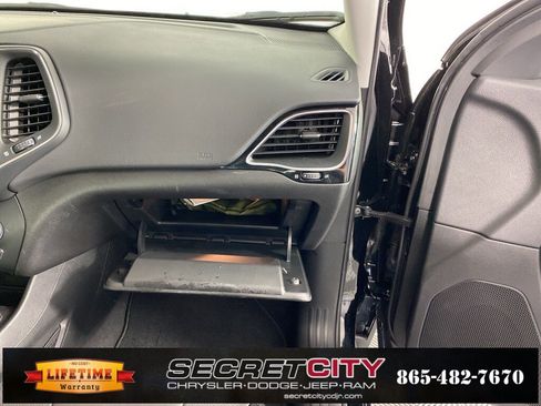 Used 2023 Jeep Cherokee Altitude Lux image 33