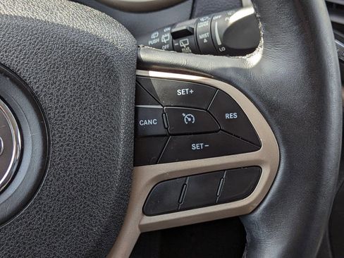 Used 2017 Jeep Cherokee Limited image 25