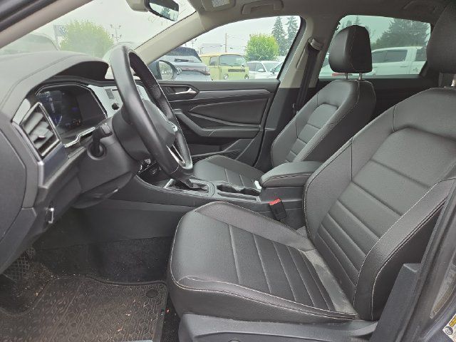 Certified 2023 Volkswagen Jetta SE FWD image 12