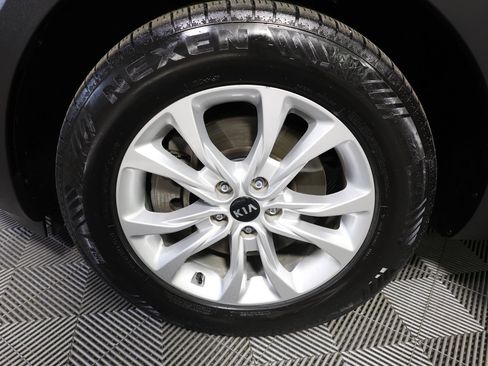 Used 2020 Kia Telluride LX FWD image 28
