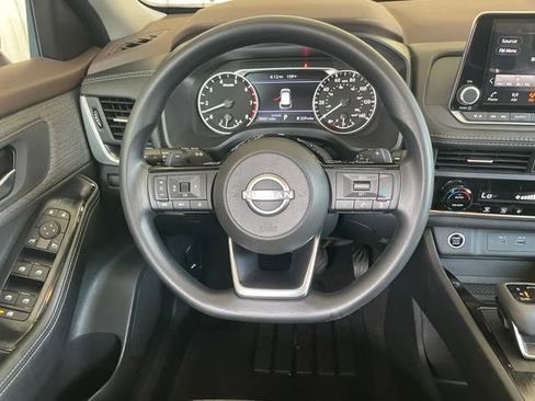 Used 2023 Nissan Rogue SV FWD image 13