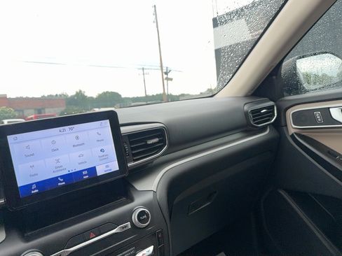 Used 2020 Ford Explorer XLT w/ Equipment Group 202A AWD/4WD image 26