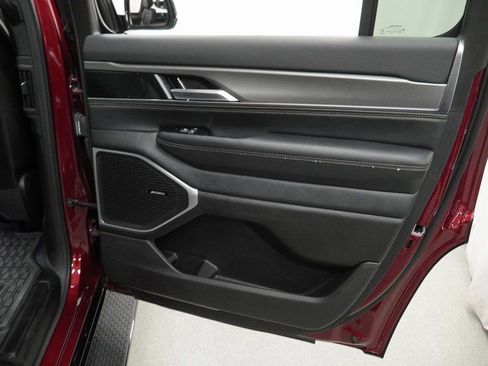 Certified 2024 Jeep Wagoneer Series II image 43