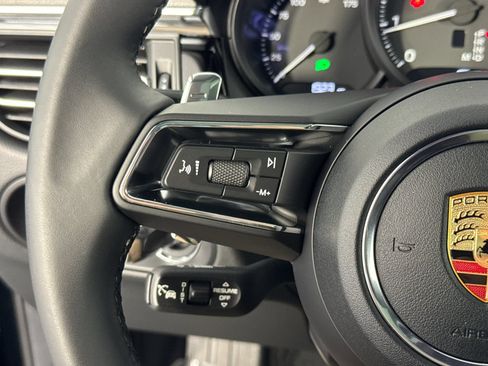Certified 2026 Porsche Macan AWD/4WD image 28