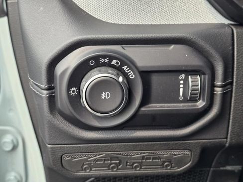 Used 2024 Jeep Wrangler Unlimited Sahara AWD/4WD image 15