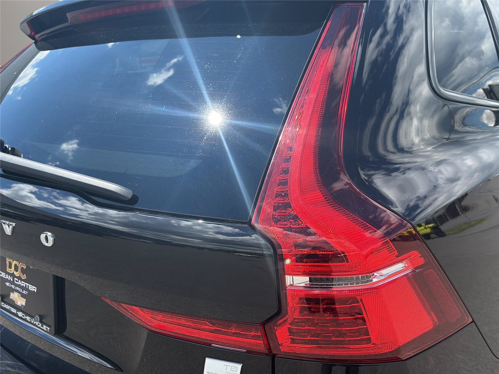 Used 2022 Volvo XC60 T8 R-Design w/ Climate Package AWD/4WD image 26