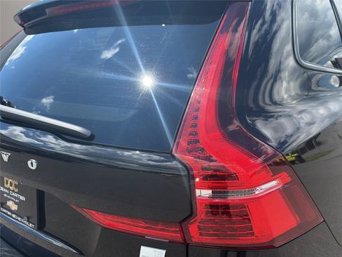 Used 2022 Volvo XC60 T8 R-Design w/ Climate Package AWD/4WD image 26