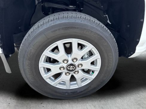 Used 2024 Toyota Tacoma SR5 AWD/4WD image 44