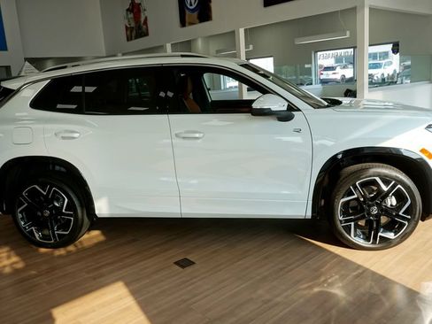 New 2026 Volkswagen Tiguan SEL R-Line AWD/4WD image 2