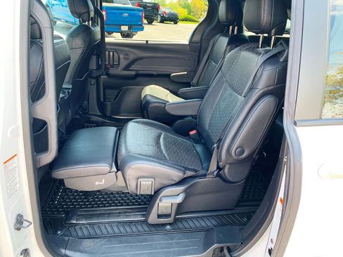 Used 2023 Toyota Sienna XSE AWD/4WD image 6