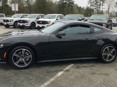 Used 2024 Ford Mustang Coupe RWD image 6