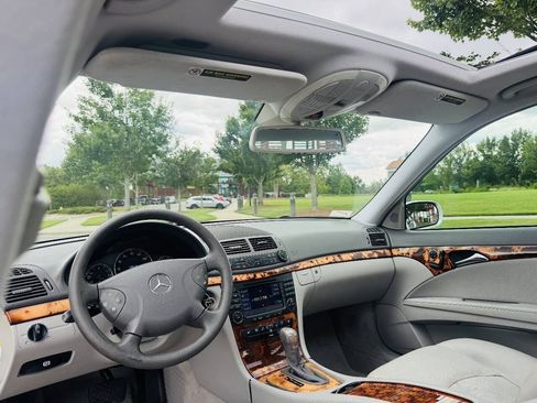 Used 2006 Mercedes-Benz E 350 4MATIC Sedan image 13
