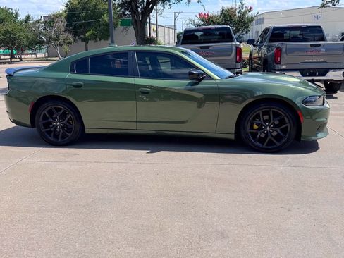 Used 2022 Dodge Charger SXT w/ Plus Group RWD image 5