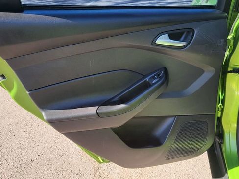 Used 2018 Ford Focus SE w/ SE Appearance Package image 21