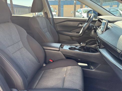 Used 2025 Nissan Rogue SV FWD image 38
