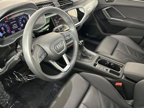 Used 2025 Audi Q3 2.0T Premium image 9