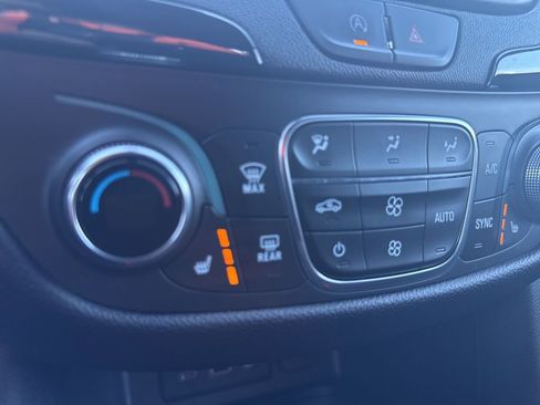 Used 2022 Chevrolet Equinox RS w/ Infotainment Package image 24