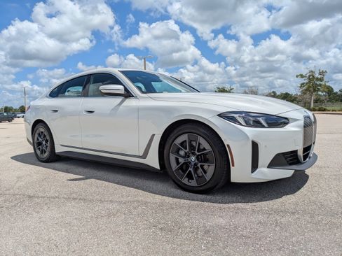 Used 2025 BMW i4 xDrive40i AWD/4WD image 2
