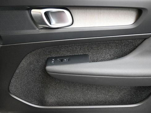 Certified 2025 Volvo XC40 B5 Core image 11