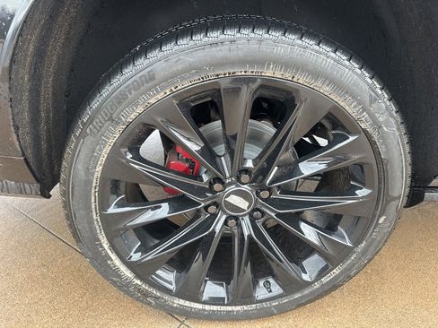 Used 2025 Cadillac Escalade ESV V w/ LPO, ONYX Package image 10