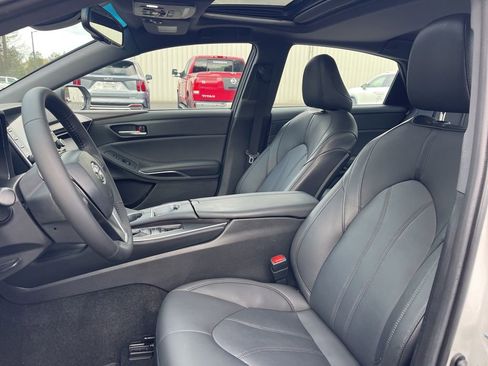 Certified 2021 Toyota Avalon XLE w/ Moonroof Package image 18