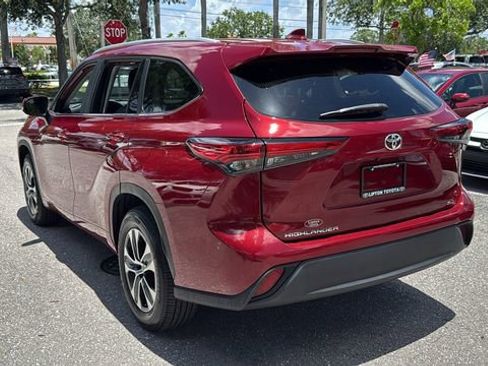 Used 2023 Toyota Highlander XLE FWD image 5