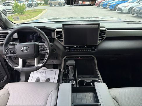 Used 2025 Toyota Tundra Limited AWD/4WD image 32