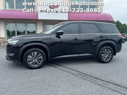Used 2024 Nissan Pathfinder S AWD/4WD image 4