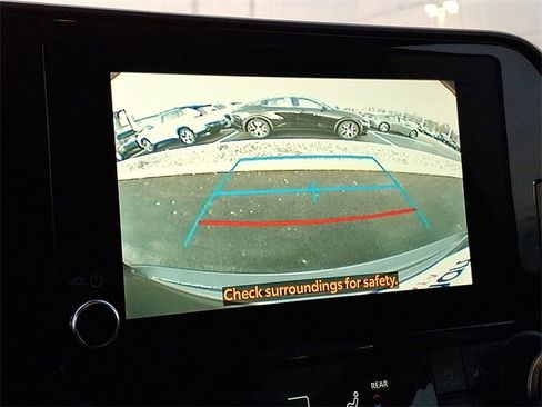 Certified 2023 Toyota Highlander XLE image 24