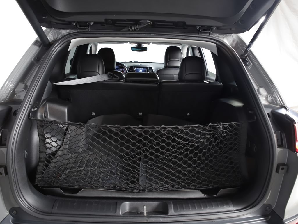 Used 2019 Jeep Cherokee Limited w/ Trailer Tow Group AWD/4WD image 11