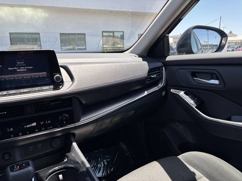 Used 2025 Nissan Rogue SV FWD image 32