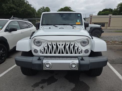 Used 2017 Jeep Wrangler Unlimited Sahara AWD/4WD image 10
