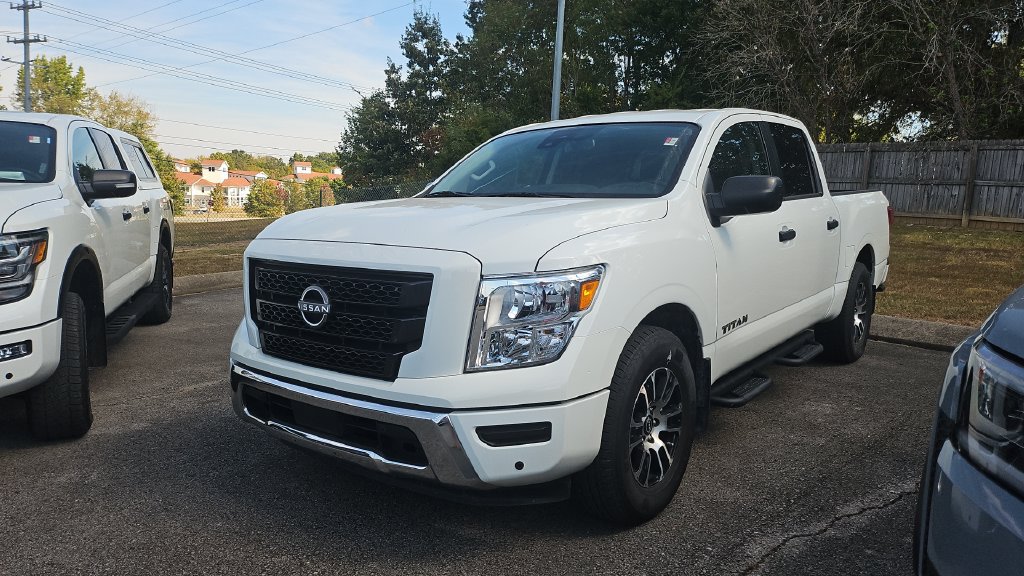 Certified 2024 Nissan Titan SV w/ SV Convenience Package RWD image 4