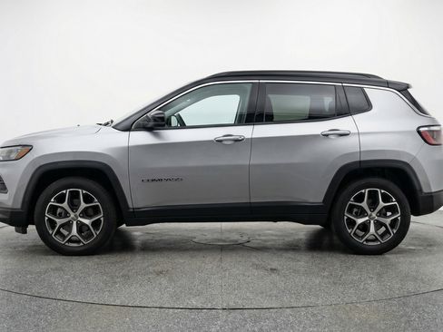 Used 2025 Jeep Compass Limited image 5